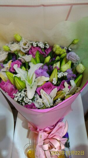 編號:I0003------百合歡唱花束